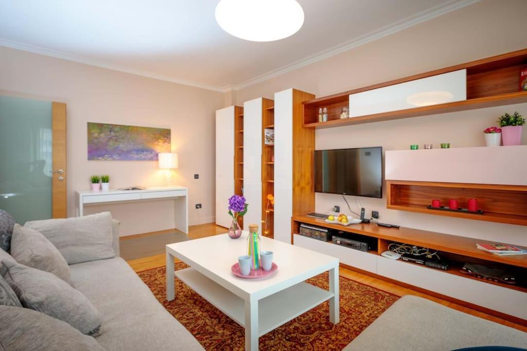 Green Apartment - Top Location, Near City Center! Sofia Bagian luar foto