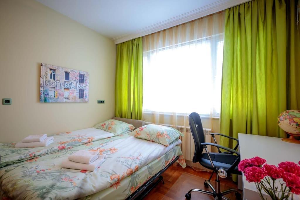 Green Apartment - Top Location, Near City Center! Sofia Bagian luar foto